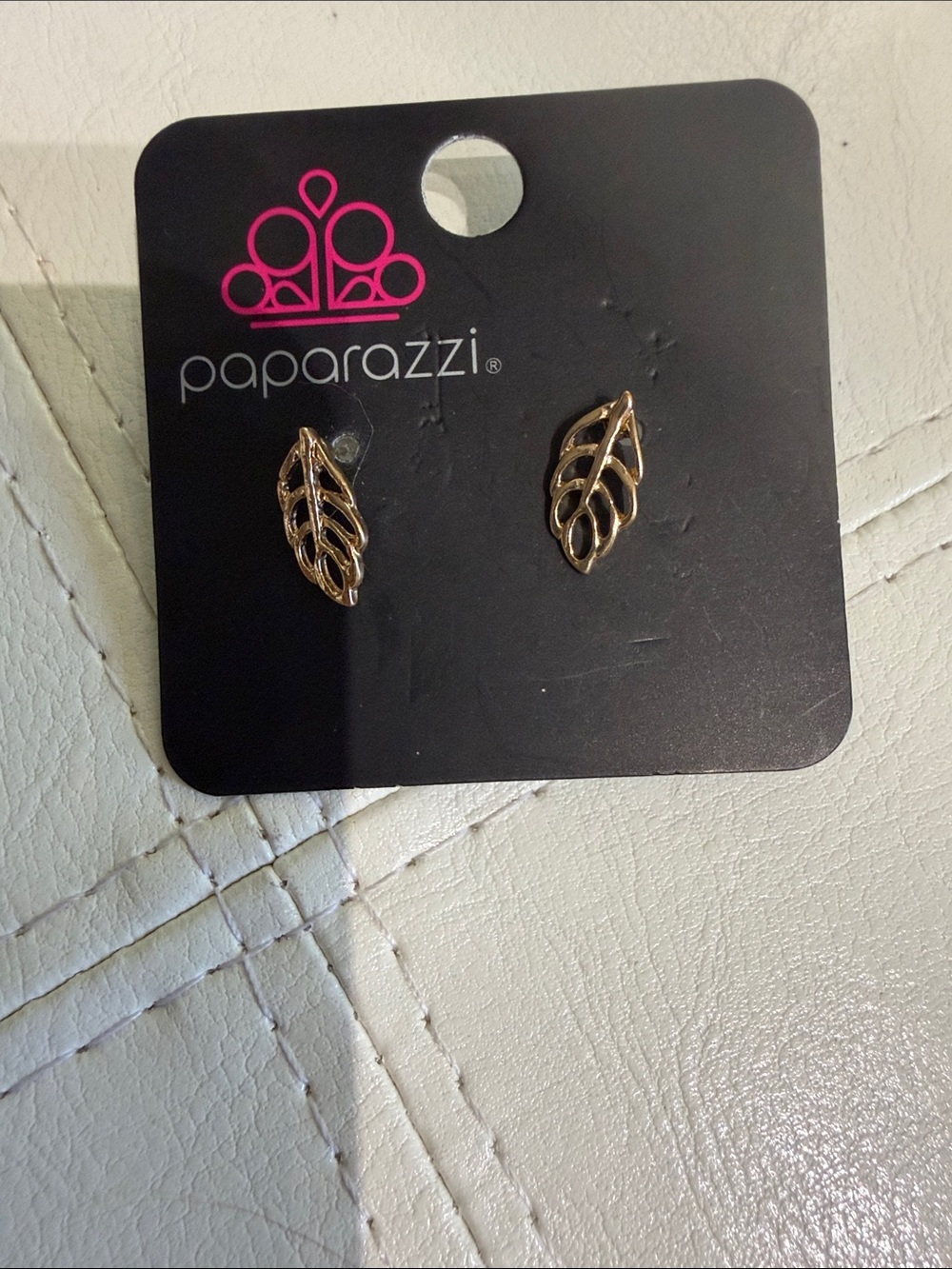 paparazzi Gold Leaf Filigree Stud Earrings - Gold